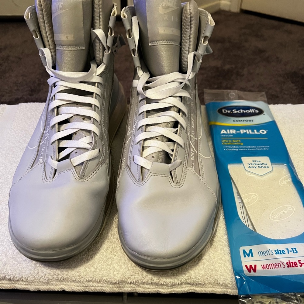 Nike Air Max 720 Saturn. Size 11.5 Pre-owned.